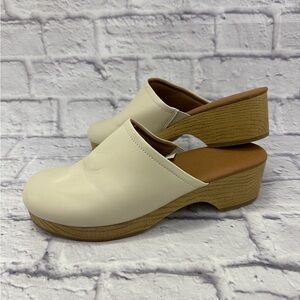 Cream Clogs